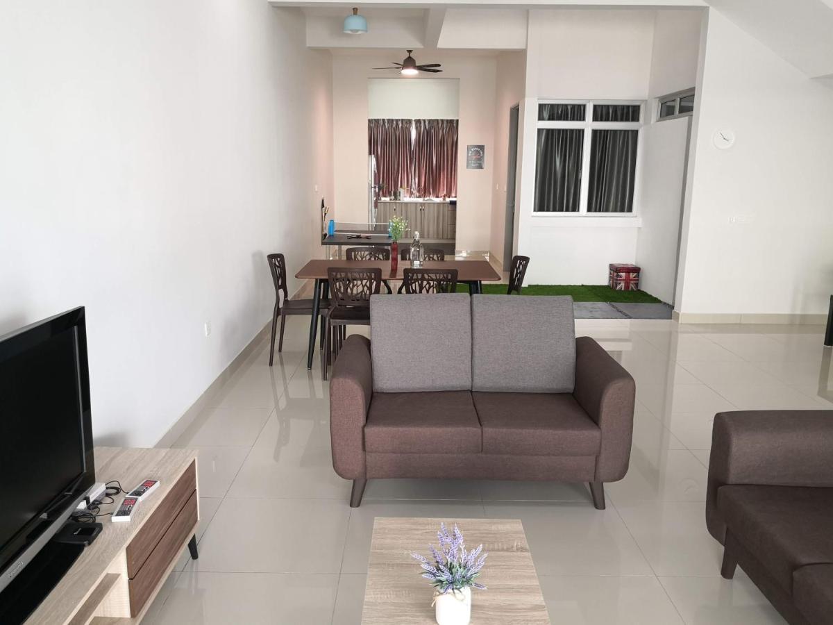 Sparkling Clean Homestay @ Kota Kemuning - Rimbayu Teluk Panglima Garang Luaran gambar